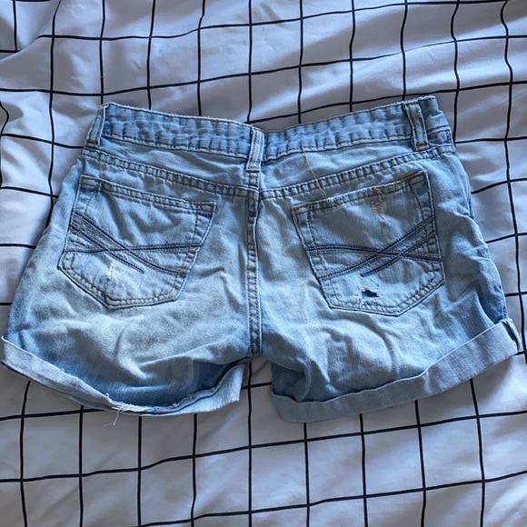 Aeropostale low rise denim shorts. - Picture 2 of 4